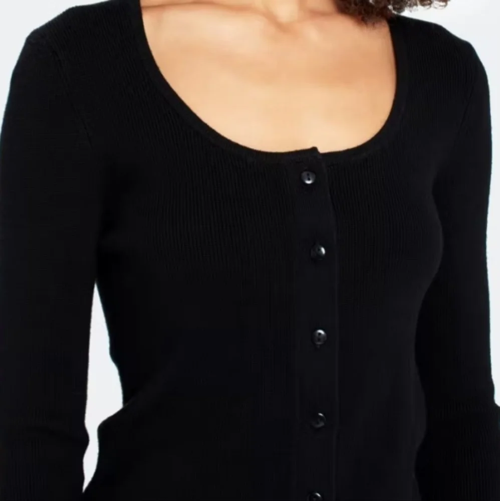 Billie the label Sheryl Scoop Neck Sweater - Picture 3 of 6